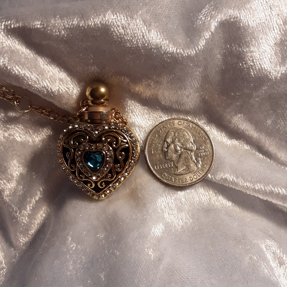 Handmade Victorian Style Bottle With Removable Cap Goldtone 25" Chain - Picture 6 of 7